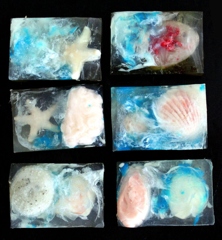 Melt and pour seashell soap DIY for summer. An easy melt and pour soap recipe for summer fun. Adult crafts to make this summer or DIY crafts to make and sell on Etsy, online and at craft fairs and farmers markets. A summer soap soap making project for DIY seashell soap for family summer fun. Easy crafts to make while bored at home. A wonderful soap crafting project using melt and pour glycerin soap base reminiscent of summertime beach trips. How to make melt and pour soap for using soap embeds.