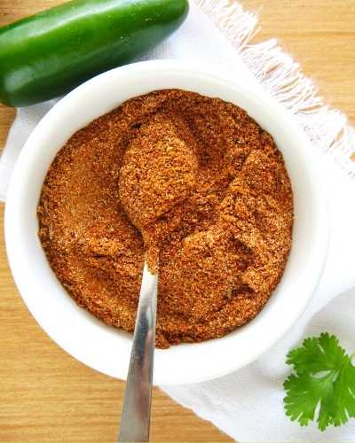 A chili seasoning mix recipe. A healthy alternative to store bought mixes this chili spice mix is free of MSG & other unwanted ingredients.