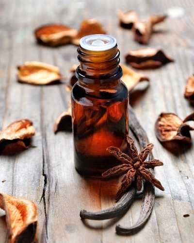 Make a pumpkin spice room spray DIY with essential oils to naturally scent your home this fall. Plus more ideas for this essential oil blend.