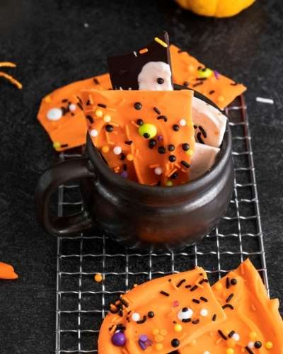 Make this fun Halloween bark recipe for your Halloween party as treats for your tricksters. An easy recipe for chocolate candy bark.