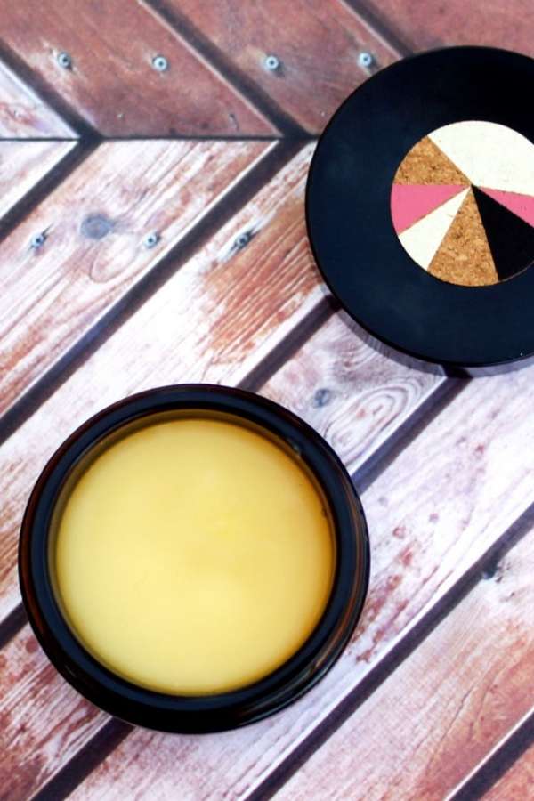 Make this healing hand salve recipe for dry hands for your winter skin care routine. This healing salve recipe with essential oils hydrates and protects skin with all natural ingredients, including a simple blend of warming essential oils to help improve circulation and reduce inflammation. A natural remedy for dry skin relief, this healing hand salve recipe improves circulation and soothes sore muscle pain. Use this healing hand salve recipe to moisturize and protect dry hands all winter long.