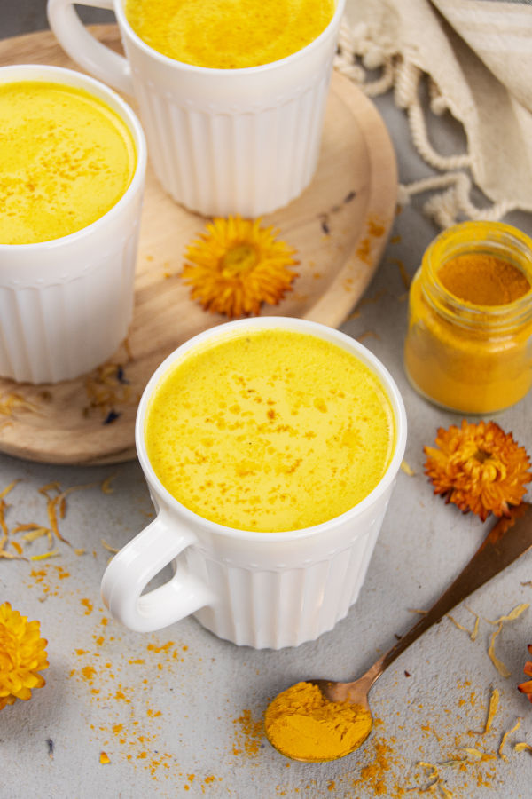 Golden milk latte recipe: An easy to way to enjoy golden milk benefits and boost immunity during cold and flu season as a natural home remedy. This healthy golden milk latte recipe is easy to make and a great way to boost your body's natural immunity to help fight off colds and flu. Make this delicious drink for natural health and wellness. Made with turmeric and honey this turmeric latte is a healthy and delicious drink that can help to reduce inflammation, promote sleep and aid with digestion.