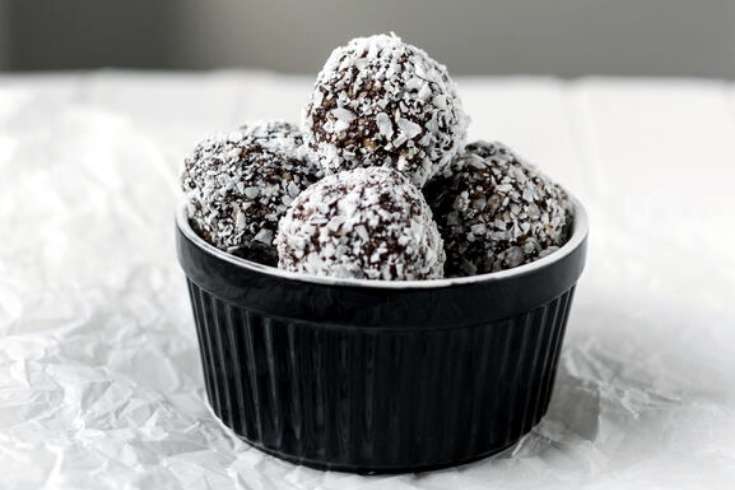 Easy bourbon balls recipe with Woodford Reserve. The ultimate no bake Christmas cookies for homemade holiday food gifts. These easy bourbon balls not only taste delicious, they’re also gluten free. So everyone can enjoy the delectable taste of chocolate and bourbon this holiday season. A delightful Christmas dessert recipe, these no bake bourbon balls can also be made with rum or customized with your favorite ingredients whether it be coconut or dried raspberries for a flavorful holiday treat!