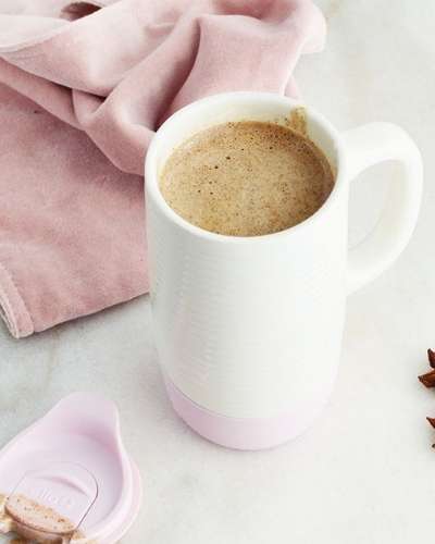 Make this instant vanilla chai tea mix for easy vanilla chai tea lattes and homemade holiday food gifts. This easy vanilla chai tea latte recipe tastes delicious and is the perfect warming winter drink recipe to spice things up this winter! Learn how to make your own easy vanilla chai tea mix for chai lattes as a cozy winter treat. Or package my DIY vanilla chai tea latte mix in mason jars for budget friendly Christmas food gifts for friends, family and coworkers this holiday season.