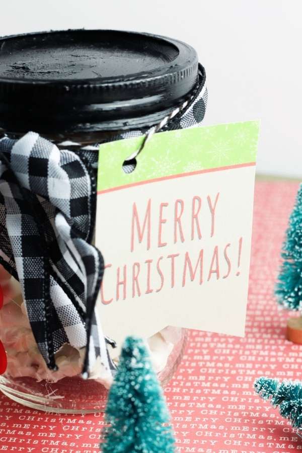 attach merry christmas printable gift tag to mason jar food gift