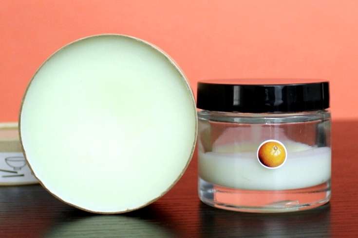 How to make orange peppermint body butter recipe with essential oils and shea butter for moisturizing dry skin relief with aromatherapeutic benefits. This body moisturizer recipe makes a wonderful addition to your natural winter skin care routine to soothe and moisturize dry skin. Made with the hydrating body butters, shea butter and kokum butter, this non greasy body butter recipe nourishes dry cracked skin to moisturize, protect and promote healing. The best body moisturizer for dry skin care.