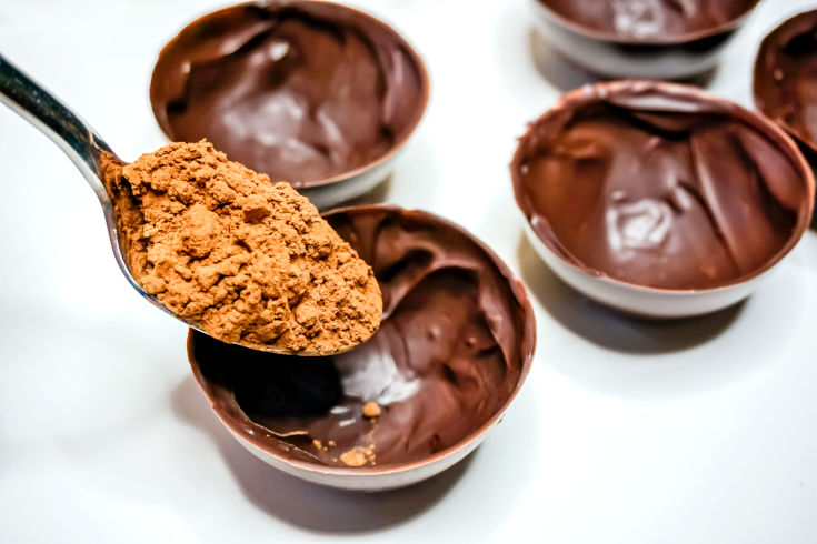 fill hot chocolate bombs chocolate shells with hot cocoa mix