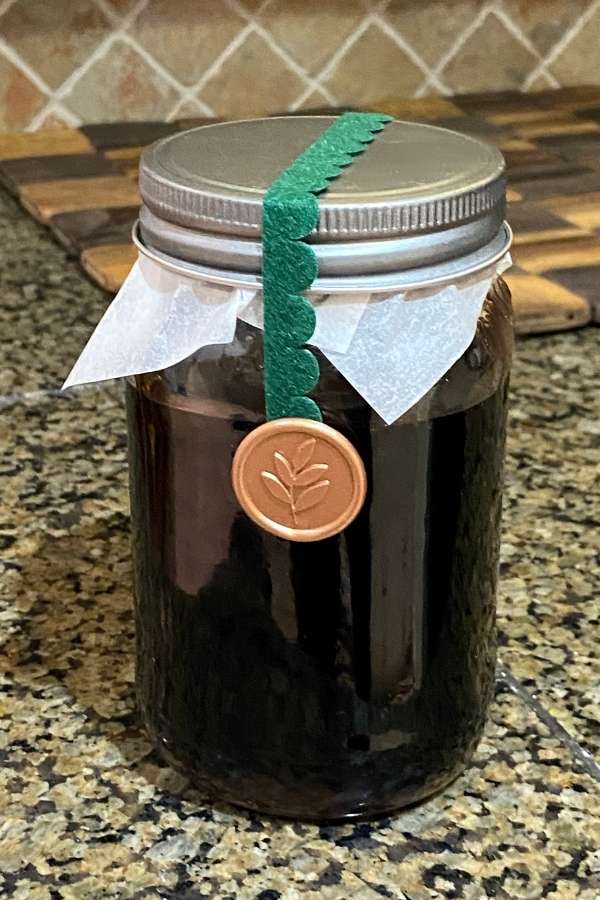 How to make an elderberry tincture recipe for cold and flu relief. This holistic herbal wellness elixir supports immune health. A natural cold and flu remedy, this elderberry tincture recipe is made using elderberries, ginger and other herbs, along with raw honey and bourbon for a cold and flu wellness elixir for natural health and wellness. Discover the benefits of an elderberry tincture and how it can support immune health as a natural remedy for cold and flu relief.