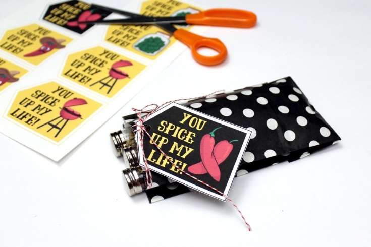 Easy packaging ideas for DIY foodie gifts for him this Valentine's Day