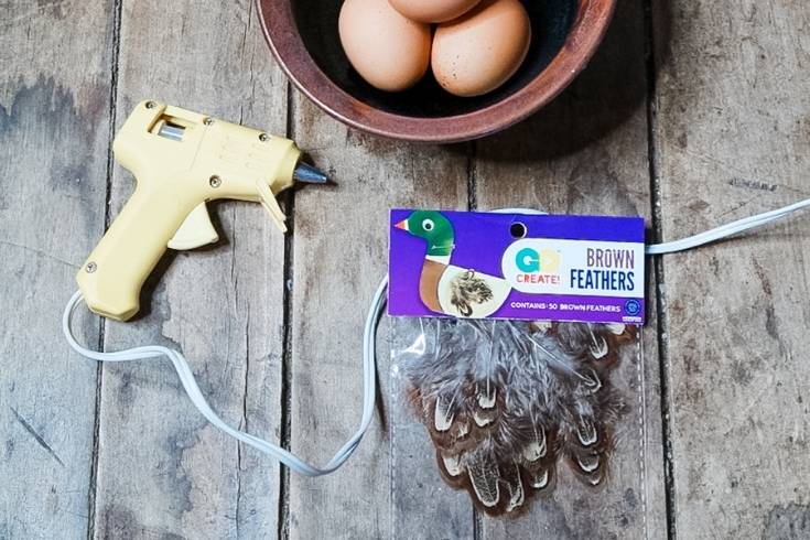 materials to make feather easter eggs as easter crafts