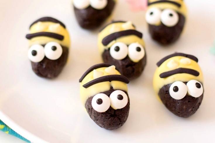 detail of bumblebee oreo cookie truffles
