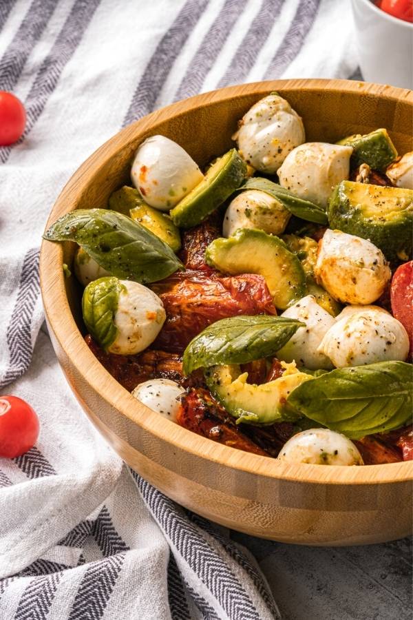 how to make roasted tomato caprese salad