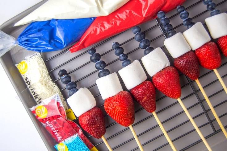 fourth of july marshmallow pops