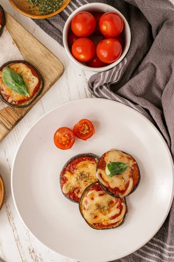 margherita pizza with eggplant and basil (1)