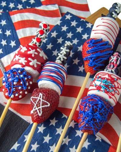 red white and blue patriotic marshmallow pops