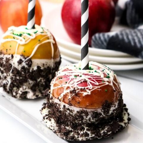 caramel apple pops with crushed cookie topping
