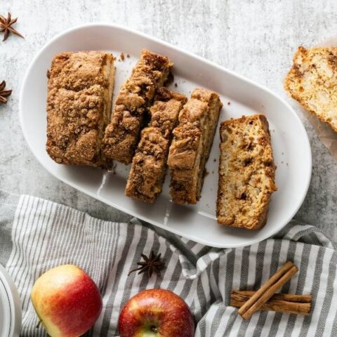 apple bread with cinnamon