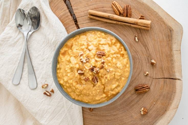 homemade pumpkin pie oatmeal healthy fall breakfast