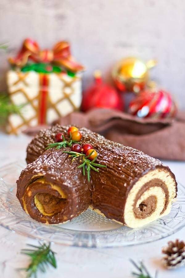 Christmas Yule Log Cake - Buche de Noel - Drive Me Hungry