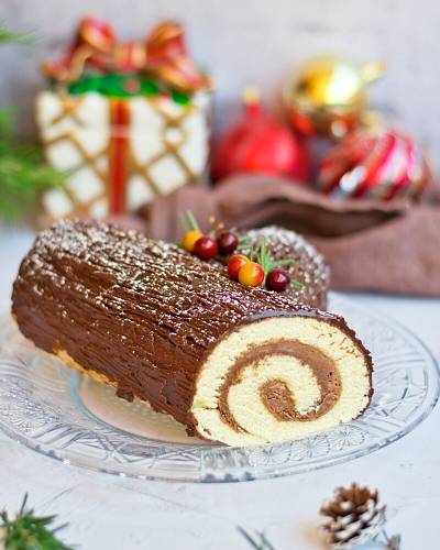 vanilla yule log cake with chocolate ganache