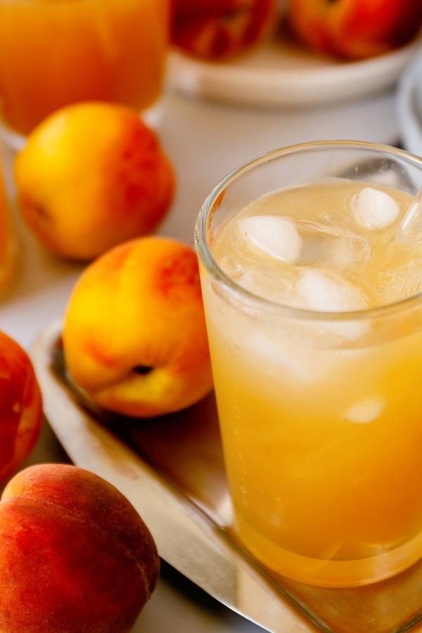 iced peach green tea lemonade