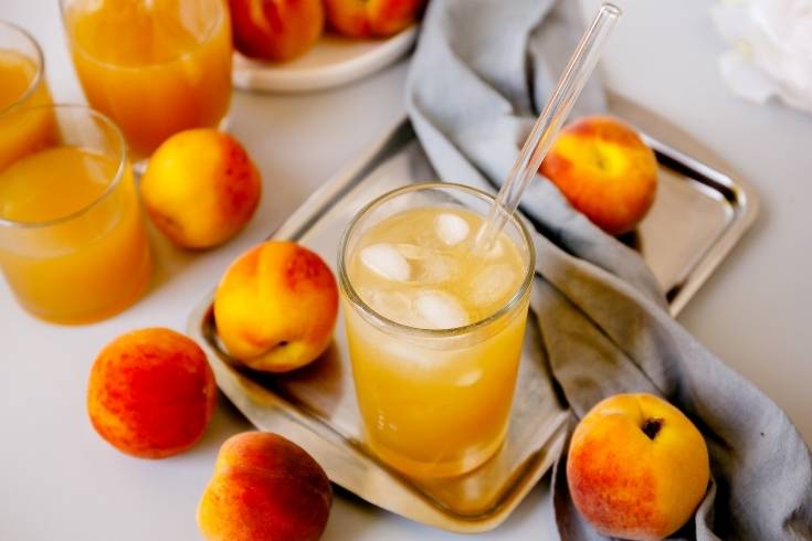 Iced Peach Green Tea Lemonade - The Healthful Ideas