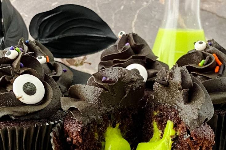 decorate halloween cupcakes with candy eyes and sprinkles