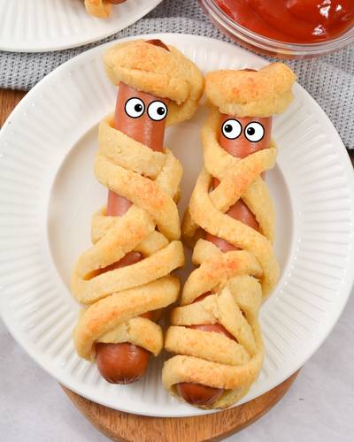 gluten free mummy hot dogs for halloween