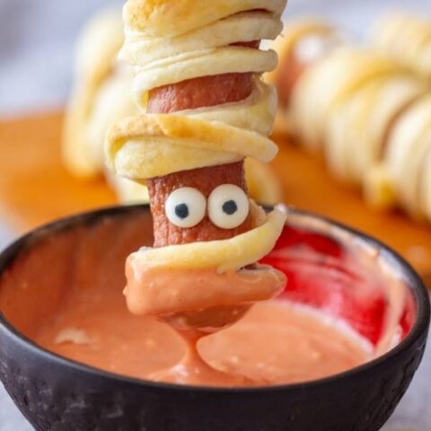 halloween mummy hot dogs